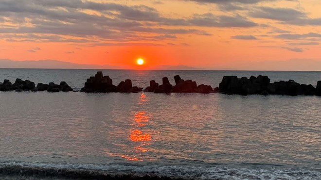 浜当目海水浴場の朝日