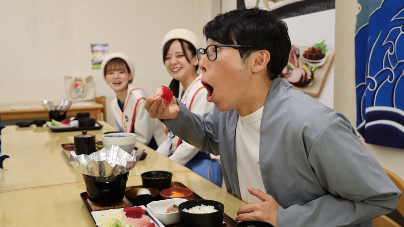 【サムネイル】3種まぐろのすき焼き風を食べるさこリッチさん