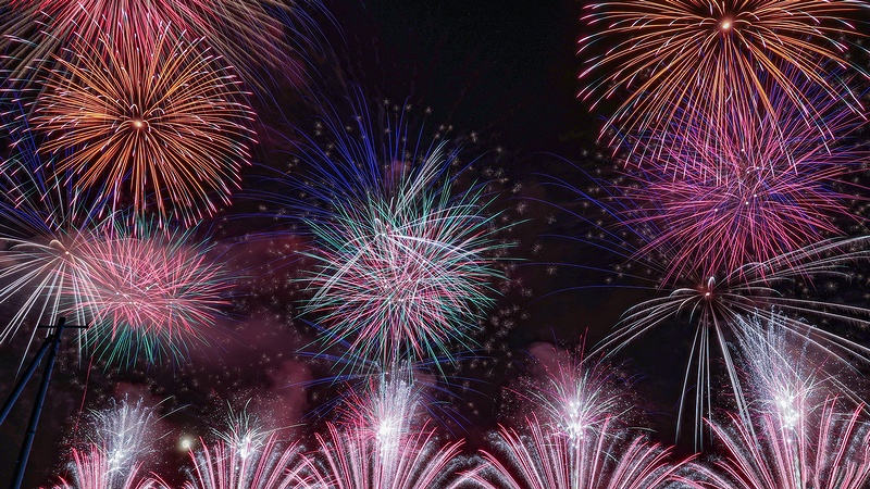 焼津海上花火大会 ～秋の夜空を大輪の花が彩る～