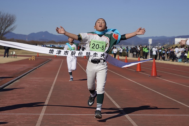 ゴールする選手