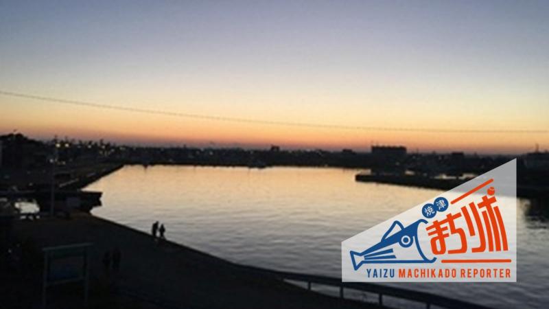 石津海岸公園から見える港町