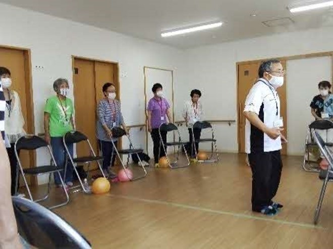 いきいき健康イス体操の様子
