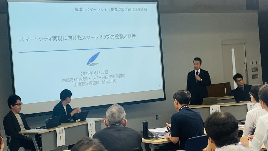 内閣府鈴木宏実氏