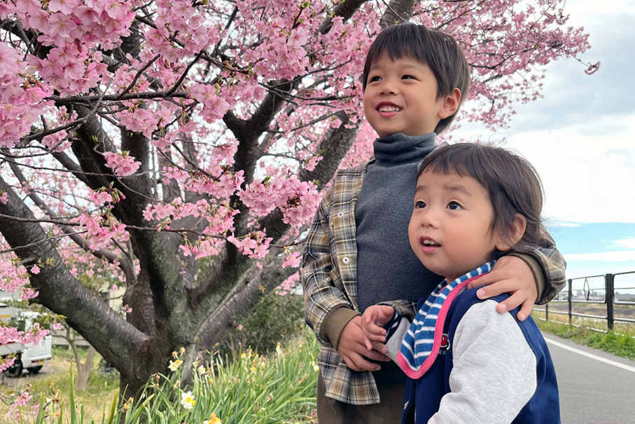満開の桜に子どもは目を輝かせていました
